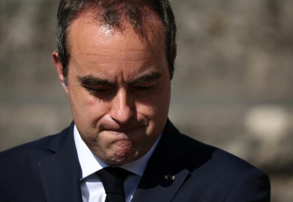 Le Premier ministre Sébastien Lecornu à Suresnes, dans la banlieue ouest de Paris, le 18 juin 2026