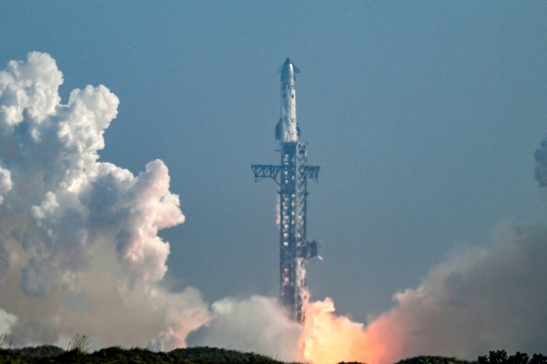 Décollage de la fusée Starship 39 de  SpaceX, vu depuis South Padre Island, au Texas, le 22 mai 2026