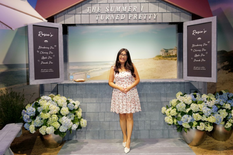 Jenny Han le 14 mai 2024 à New York, aux Etats-Unis