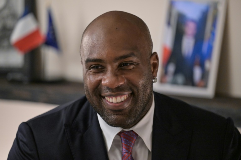 Le quintuple champion olympique de judo, Teddy Riner, interviewé au Pavillon France de l'Exposition universelle d'Osaka, le 13 septembre 2025