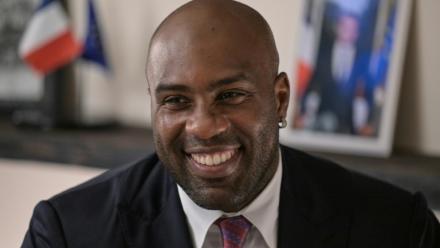 Le quintuple champion olympique de judo, Teddy Riner, interviewé au Pavillon France de l'Exposition universelle d'Osaka, le 13 septembre 2025