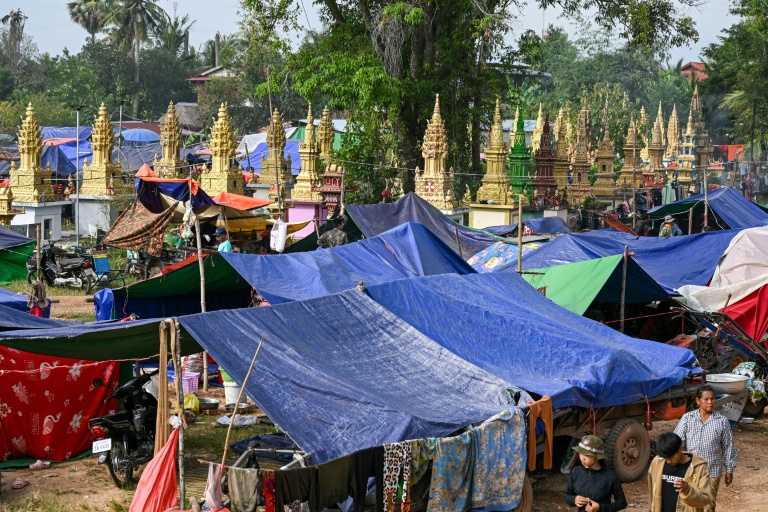 Un camp pour personnes déplacées dans un temple de la province de Siem Reap, au Cambodge, le 11 décembre 2025