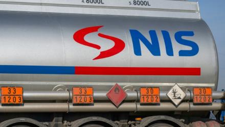 Camion-citerne à la raffinerie NIS à Pancevo le 10 décembre 2025. 