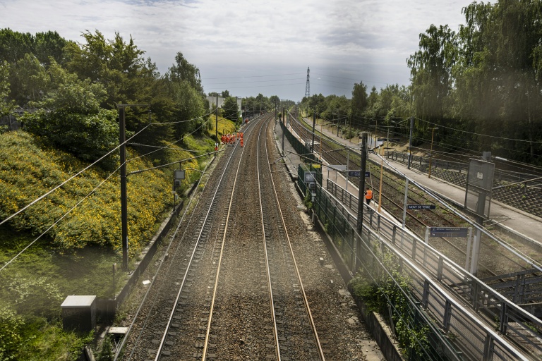 A l'initiative du Sénat, une mesure a été intégrée dans le texte pour contraindre la SNCF à commercialiser les billets des autres opérateurs sur son application à partir de 2028