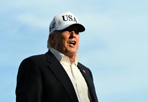 Le président américain Donald Trump parle à la presse à la Maison Blanche, à Washington, le 15 mai 2026