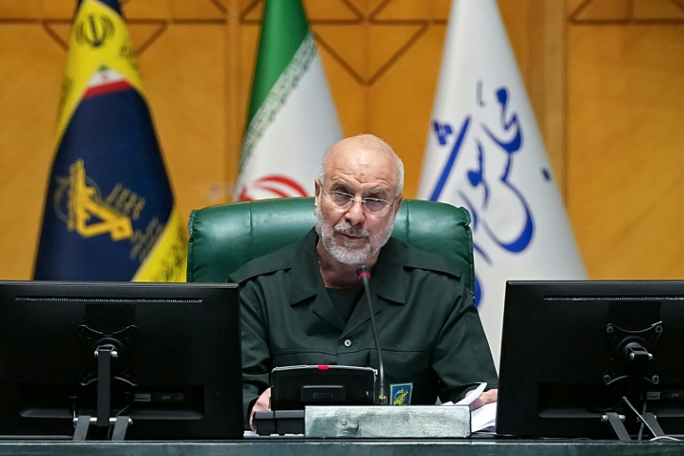 Dans cette photo remise par les autorités iraniennes, le président du Parlement iranien Mohammad Bagher Ghalibaf préside une réunion, le 1er février 2026 à Téhéran