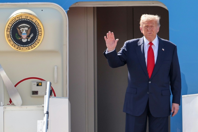 Le président américain Donald Trump à son arrivée à l'aéroport de Kuala Lumpur en Malaisie à bord dAir Force One le 26 octobre 2025