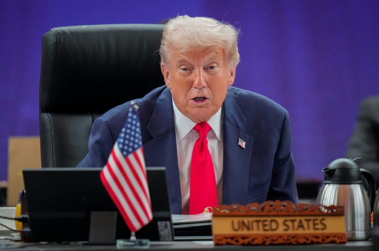 Le président américain Donald Trump prononce un discours au 47e sommet de l'Asean à Kuala Lumpur le 26 octobre 2025.