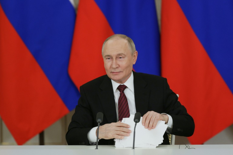 Le président russe Vladimir Poutine s'adressant aux médias, le 11 mai 2025 à Moscou
