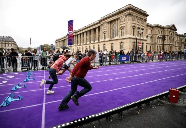 Des participants à Paris lors d'une course organisée dans le cadre de la première Fête du sport, avec plus de 5.000 événements dans toute la France, le 14 septembre 2025