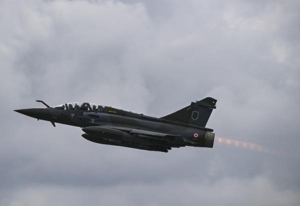 Un avion de chasse Mirage 2000D s'est écrasé près de Nancy, dans le nord-est de la France, au cours d'un vol d'entraînement, faisant au moins un mort dans l'équipage
