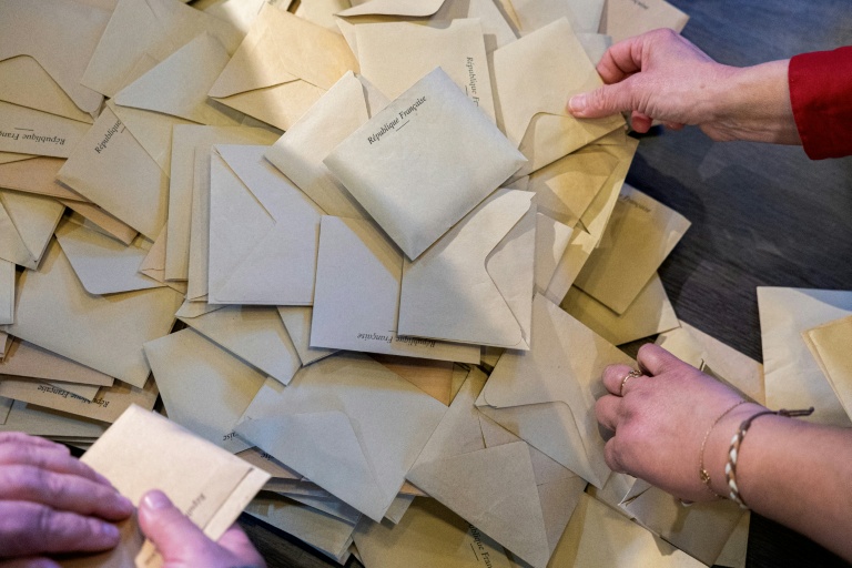 Le code électoral, qui bénéficie aux plus âgés en cas d'égalité des voix, passe mal à Val-de-Scie, ville de Seine-Maritime de 2.600 habitants, où cet improbable scénario s'est produit au 2e tour des municipales