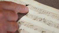 Un cahier de composition de Wolfgang Amadeus Mozart, manuscrit autographe comprenant sept pièces pour harpe et flûte, à la Bibliothèque nationale de France (BnF), à Paris  le 15 juin 2026