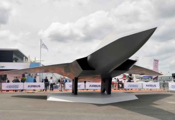 Un modèle grandeur réelle du projet abandonné de Scaf développé par Dassault Aviation, Airbus et Indra Sistemas, au Bourget en Seine-Saint-Denis le 20 juin 2023