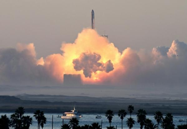 La mégafusée Starship de SpaceX s'envolant depuis Boca Chica, au Texas, le 18 novembre 2023