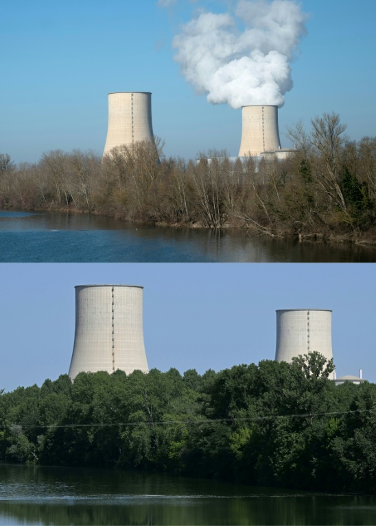 Combo de photos montrant la centrale nucléaire de Golfech, dans le sud-ouest de la France, en fonction le 9 février 2023 (haut) et à l'arrêt (bas) le 23 juin 2026
