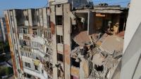 Un immeuble résidentiel endommagé par une attaque de drone à Odessa, le 1er mai 2025 en Ukraine