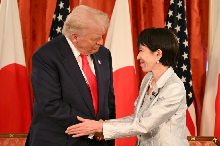 Le président américain Donald Trump et la Première ministre japonaise Sanae Takaichi à Tokyo, le 28 octobre 2025