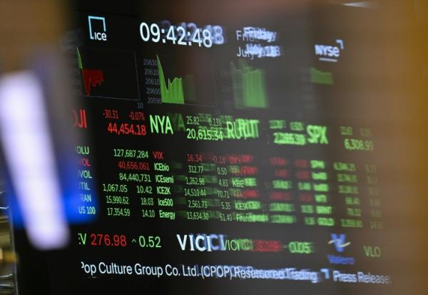 Un écran à la Bourse de New York le 18 juillet 2025