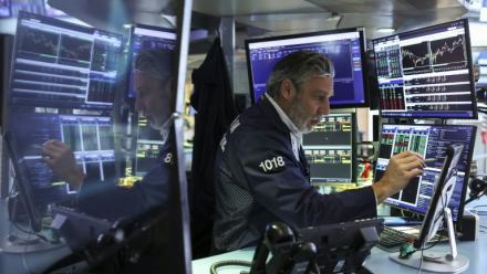 Un opérateur à la Bourse de New York, le 5 décembre 2025
