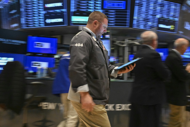 Un opérateur à la Bourse de New York, le 21 avril 2025.