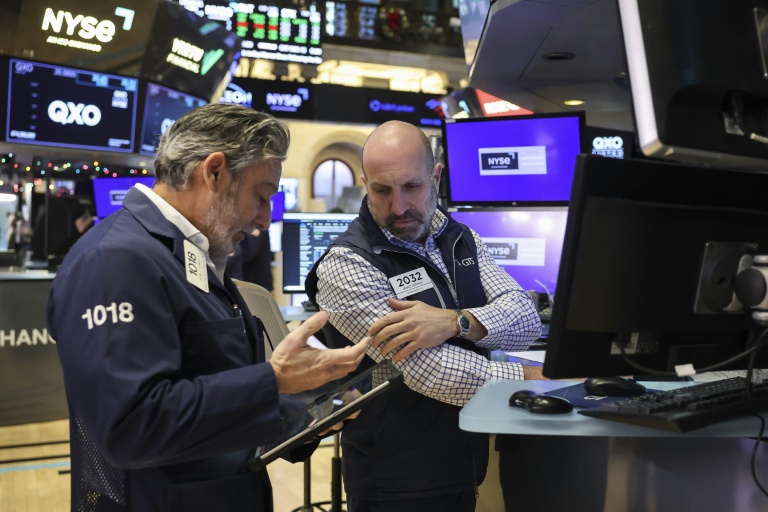 Des opérateurs à la Bourse de New York le 5 décembre 2025