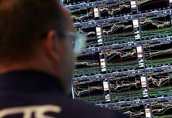 Un opérateur à la Bourse de New York, le 17 avril 2025.