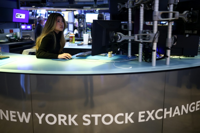 Une opératrice à la Bourse de New York le 24 avril 2026