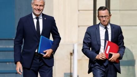 Le président du groupe des députés LR à l'Assemblée nationale, Laurent Wauquiez (G) et Bruno Retailleau, alors chef des sénateurs LR au Sénat, le 19 septembre 2024 à Paris