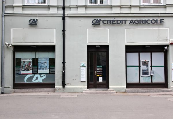 Crédit Agricole recule : les coûts et la banque de détail en France déçoivent