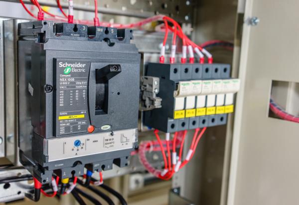 Schneider Electric, plus forte baisse du CAC 40 et du SBF 120 à la clôture de la séance du 5 août