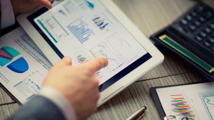Wall Street sans direction claire ; les banques en vedette