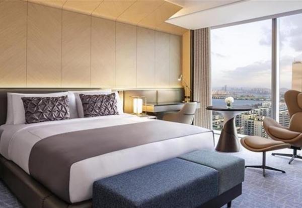Accor : prend 5%, en tête du CAC40