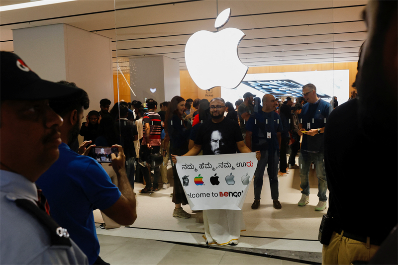 Apple : début de commercialisation pour l'iPhone 17