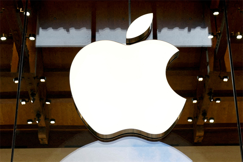 Apple dépasse les attentes mais corrige à Wall Street