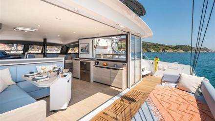 Catana Goup navigue par gros temps