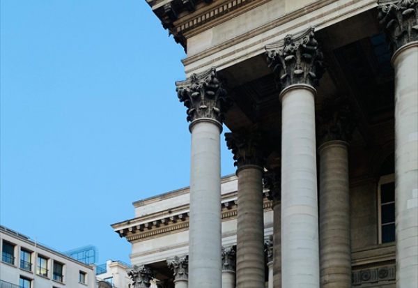 Clôture Paris : le CAC 40 se reprend, L'Oréal et STMicroelectronics en forme !