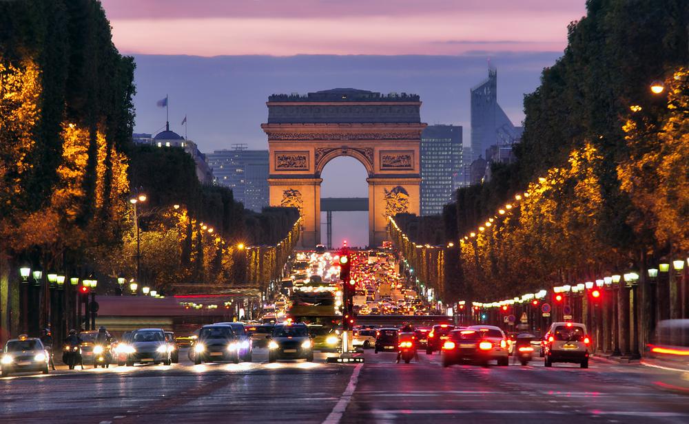 Clôture Paris : le CAC 40 termine stable, bridé par le pétrole