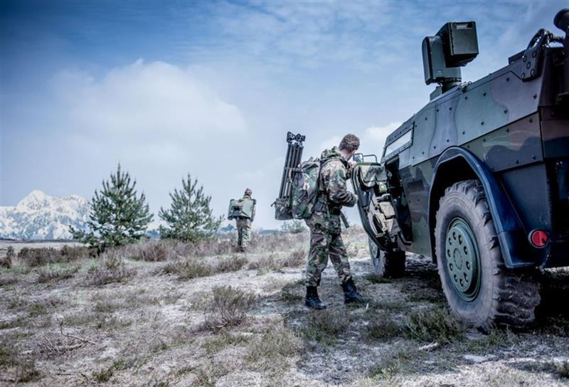 Défense : espoirs de paix en Ukraine, le secteur recule