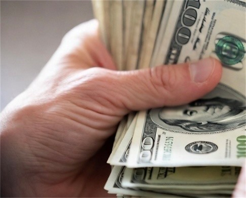 Devises : forte rechute du dollar