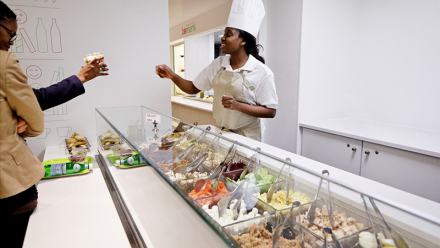 Elior retrouve un résultat net positif et propose la distribution de dividendes