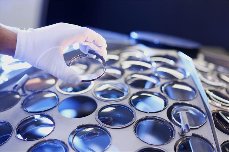 EssilorLuxottica acquiert RetinAI, accélérant dans les solutions transformatrices de santé de l'oeil portées par l'IA et la data