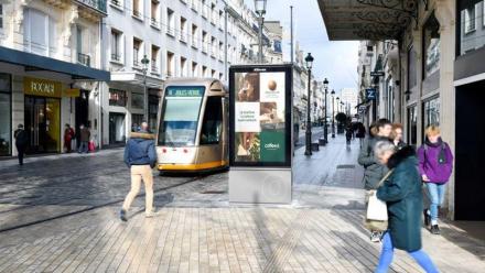 JCDecaux : accélère, analyste en soutien