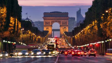 Mi-séance Paris : le rebond se confirme pour le CAC 40 au-dessus des 7.700 points