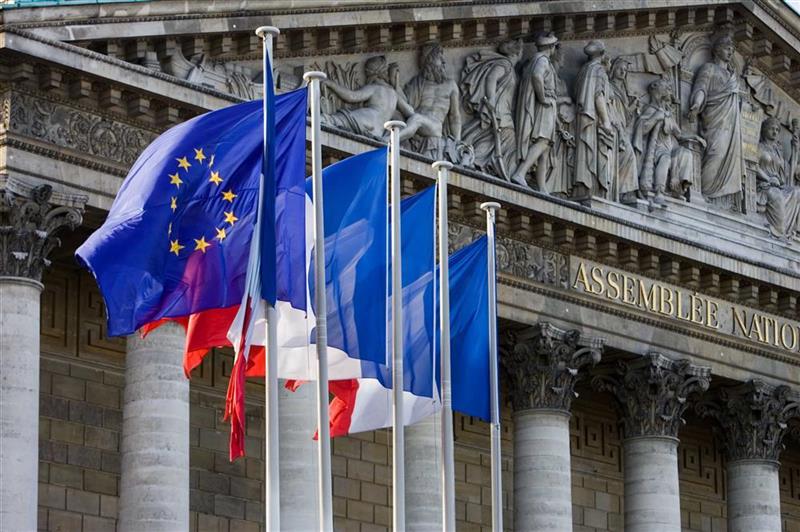 Mi-séance Paris : pas de perturbations pour le CAC 40 dans l'attente d'un nouveau Gouvernement
