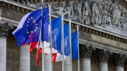 Mi-séance Paris : pas de perturbations pour le CAC 40 dans l'attente d'un nouveau Gouvernement
