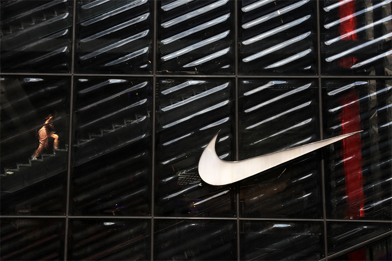 Nike dépasse nettement les attentes
