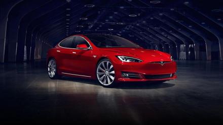 Rebond du marché automobile européen en juillet, Renault assure, Tesla chute encore