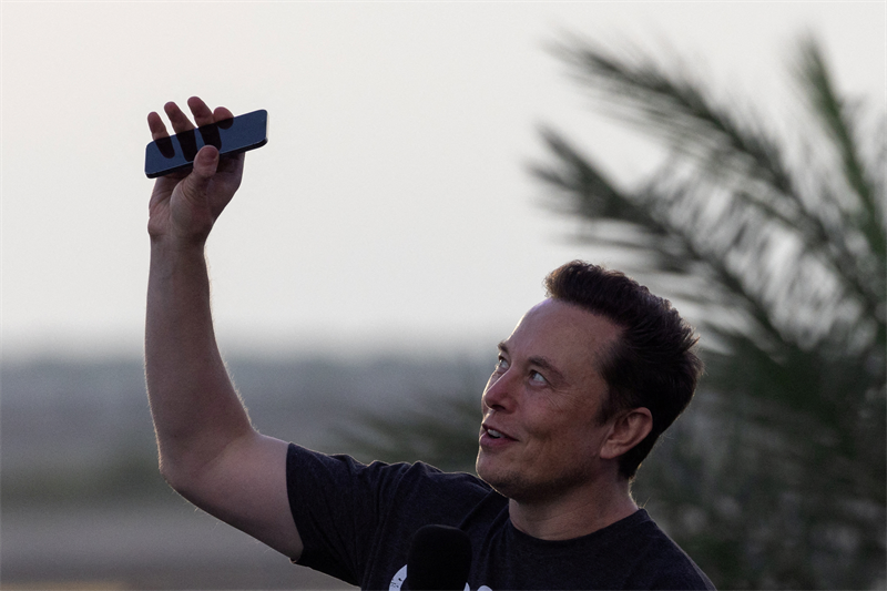 SpaceX : Musk voit 1.000 milliards de dollars de revenus en 2030 !