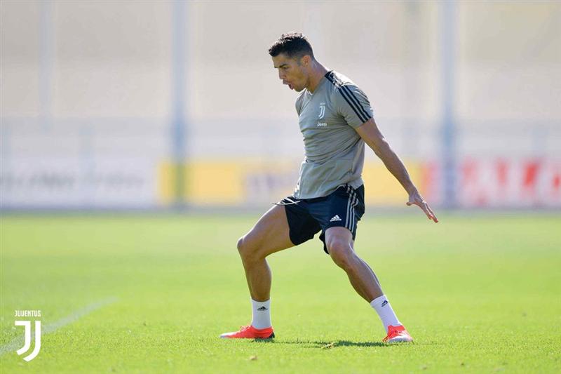 Sports Business : Cristiano Ronaldo, le premier footballeur milliardaire